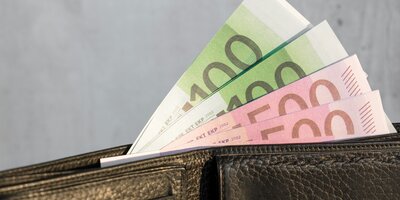 Brieftasche mit Euro-Scheinen